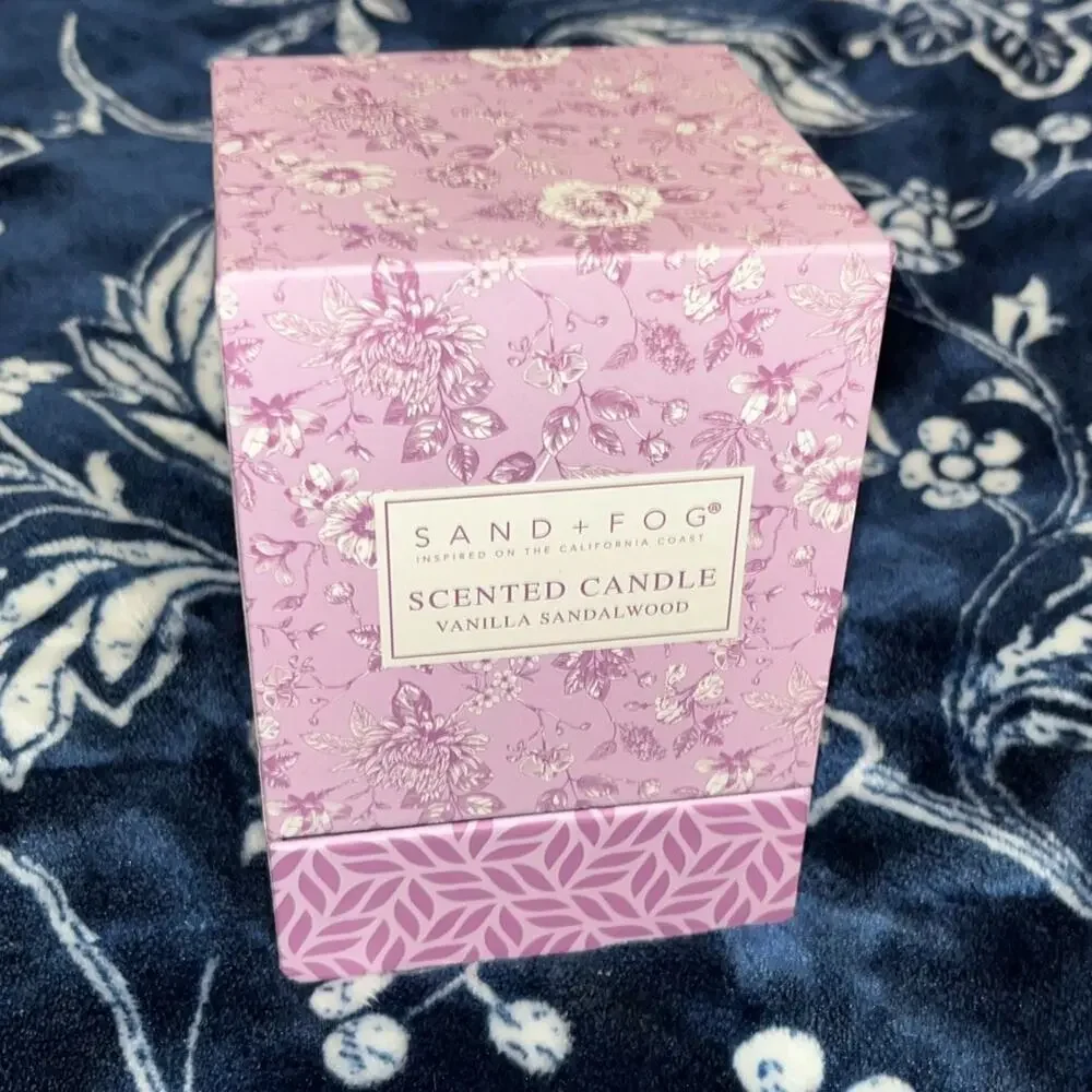 NIB! Sand + Fog Vanilla Sandalwood Single Wick Candle 8oz in Gift Box!